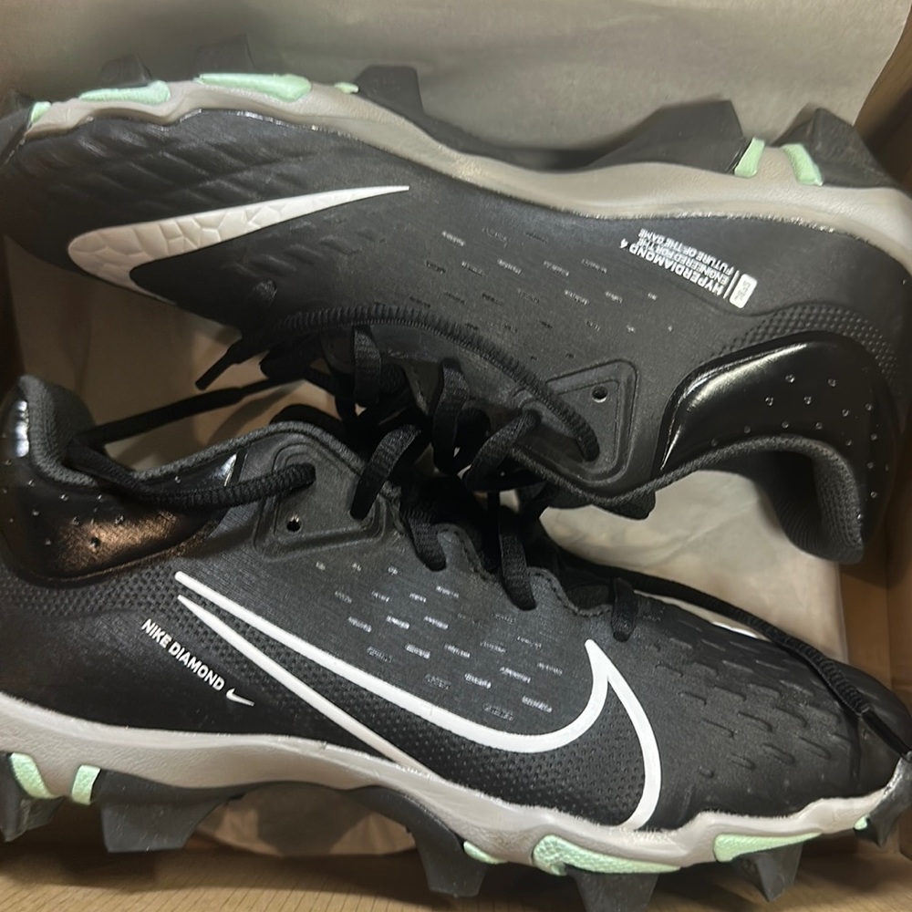 NIKE SOFTBALL CLEATS